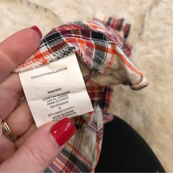 Takara button front v neck plaid flannel top size small - Picture 6 of 7